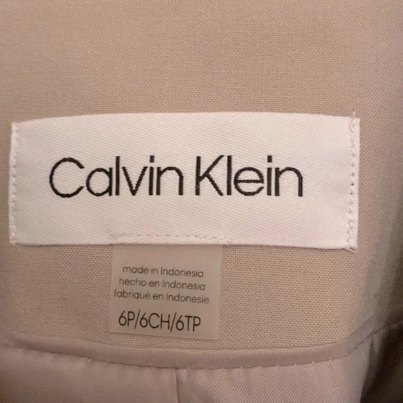 Calvin Klein Women's Two Button Lux Blazer Petite New with Tag - Picture 3 of 6